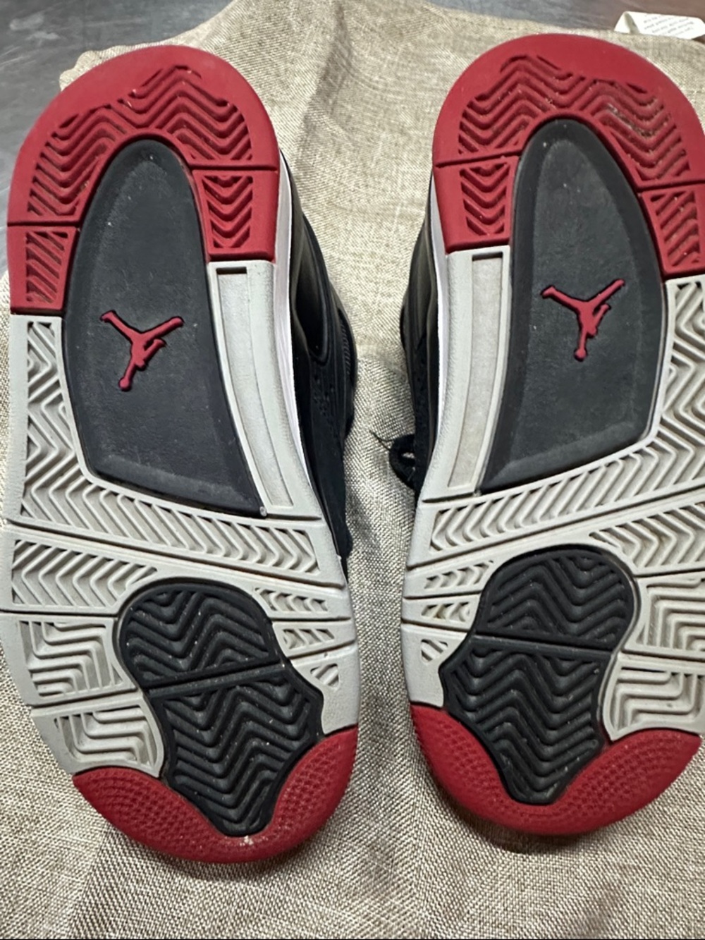 Nike Kids Black and Red Low-Top Sneakers - Picture 4 of 4